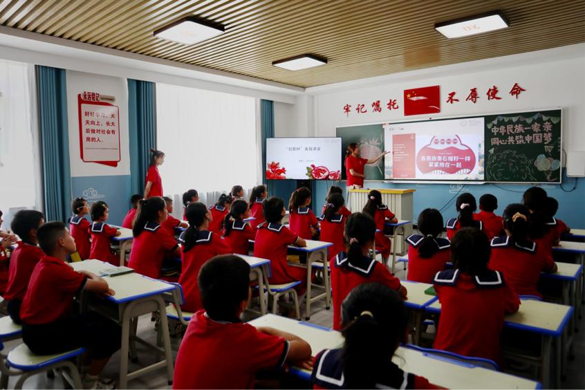 “創(chuàng)意樹(shù)·美育課堂”