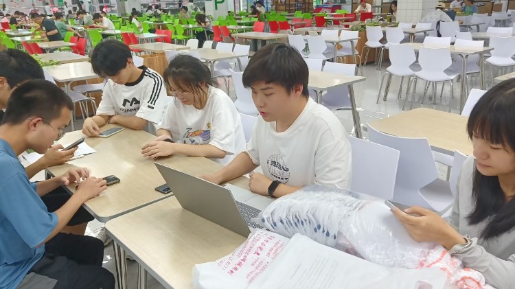 團隊召開總結大會整理反思