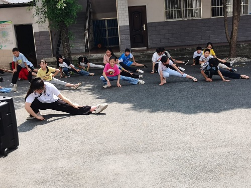 hW(xu)ԺͯͯСl(xing)d(hu)(sh)`С(du)]ˮ(dng)ഺ