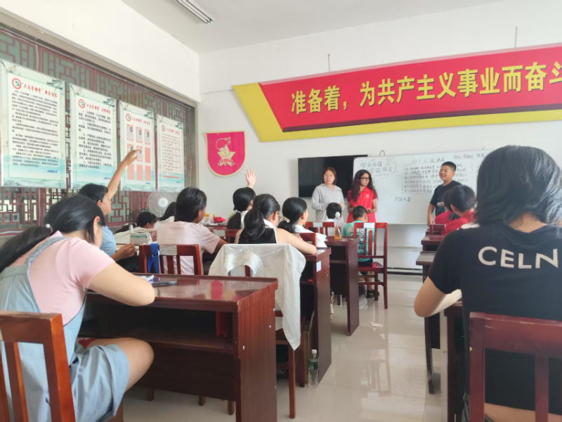 圖為實(shí)踐團(tuán)隊(duì)成員組織開(kāi)展科技名人故事分享會(huì) 黃鱗 供圖