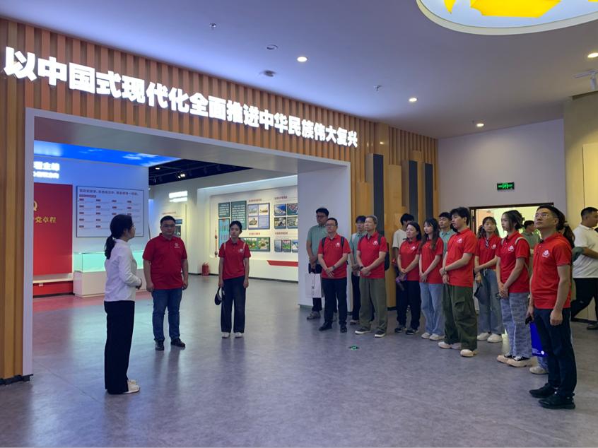 實(shí)踐隊(duì)參觀喀什大學(xué)思政教育基地