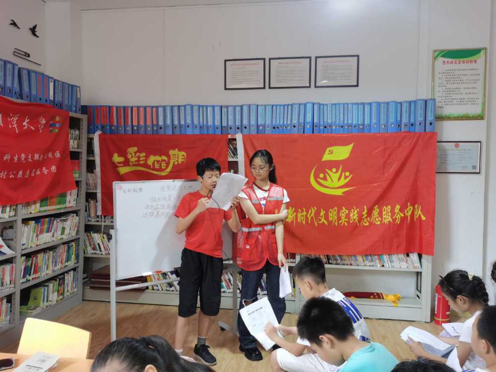 圖為周子楠小朋友上臺朗誦